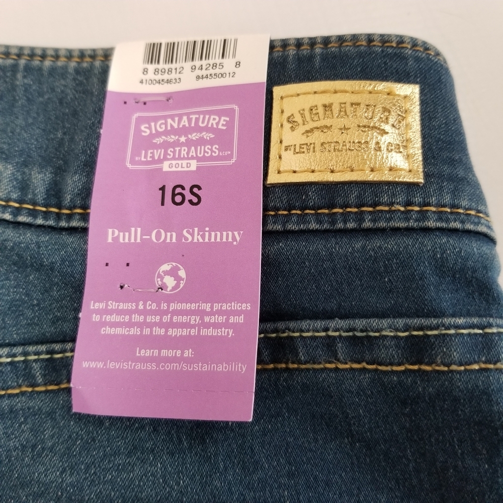 Signature Levi Strauss Totally Shaping Pull-On Skinny Jeans 16S NWT - Picture 3 of 8